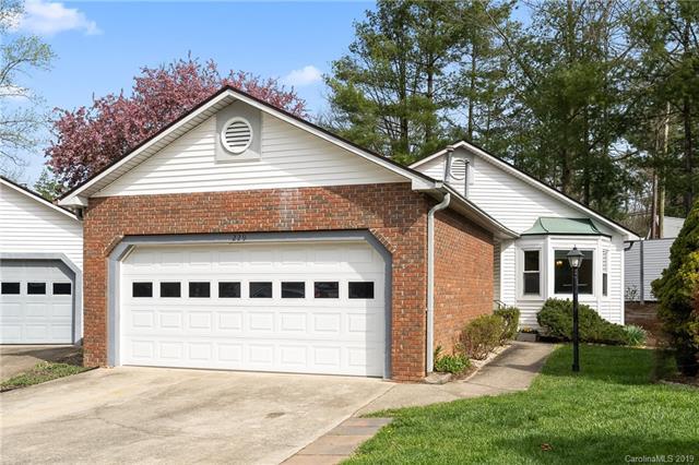 229 Hampton Court - Photo 1