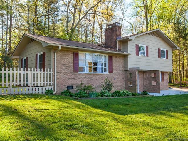 442 Hillcrest Circle - Photo 1