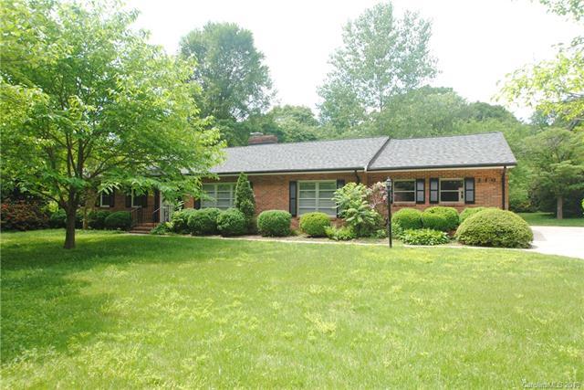 210 Valley Stream Road - Photo 1