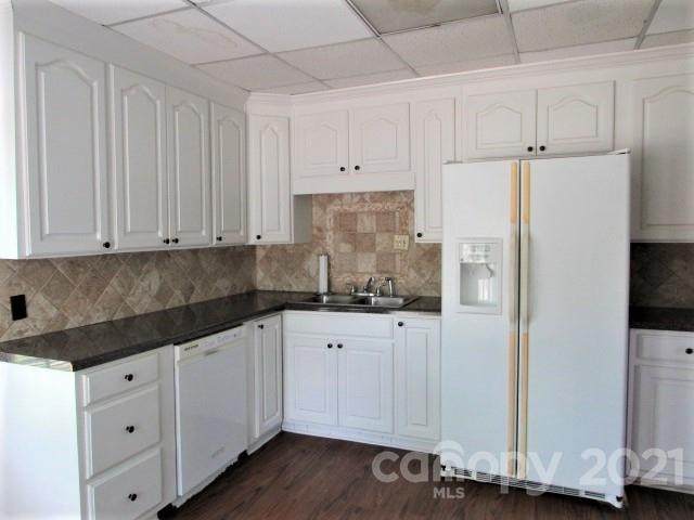 304 White Street - Photo 1