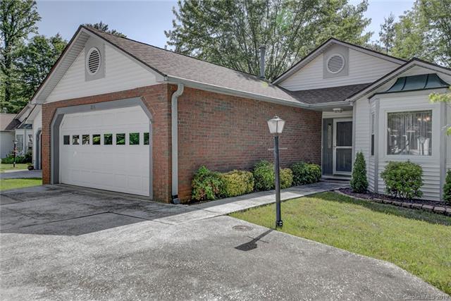 211 Hampton Court - Photo 1