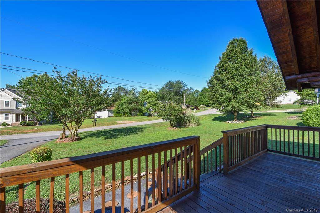 312 Commodore Loop - Photo 1