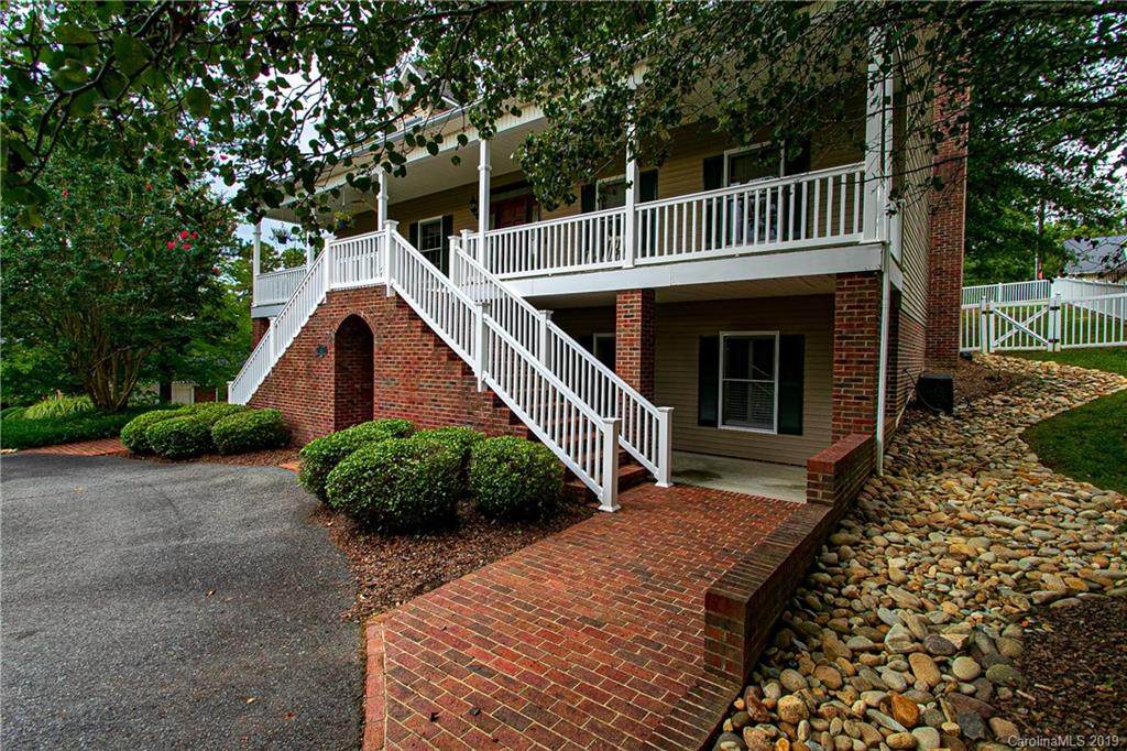 1111 Smith Street - Photo 1