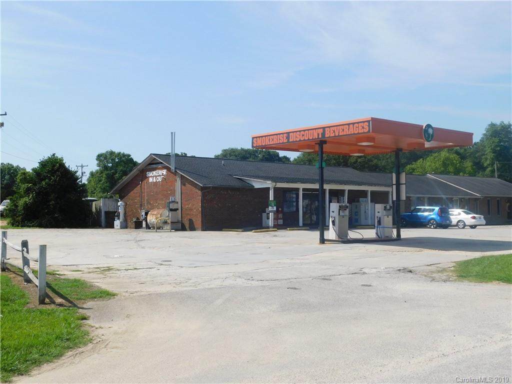 2415 Pineview Drive - Photo 1
