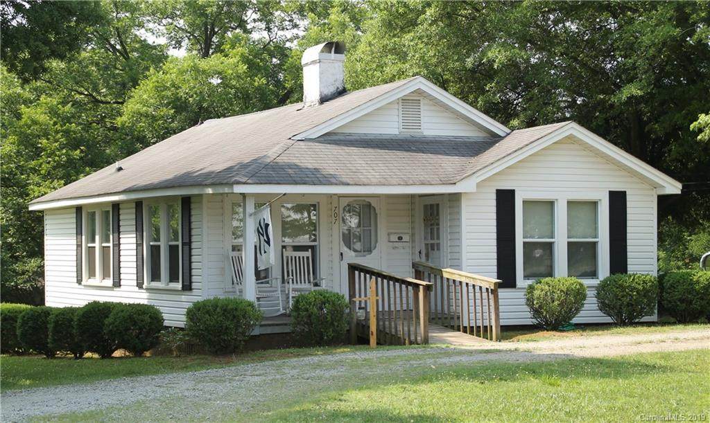 707 Tuckaseege Road - Photo 1