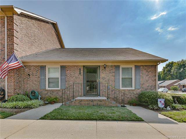 211 Pointe Circle - Photo 1