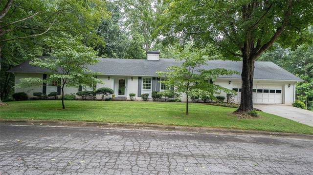 221 Oak Circle - Photo 1