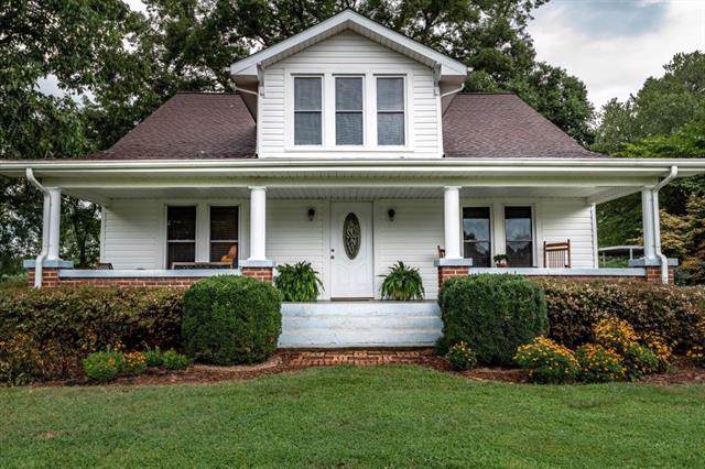 2444 Pinoak Drive - Photo 1