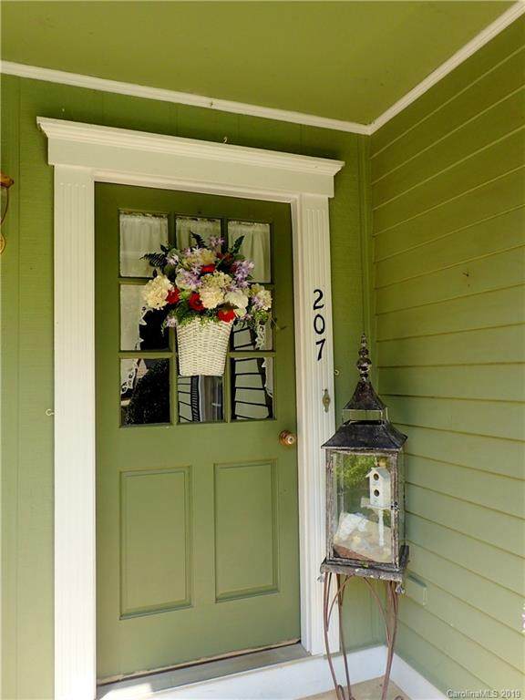 207 Knollwood Drive - Photo 1