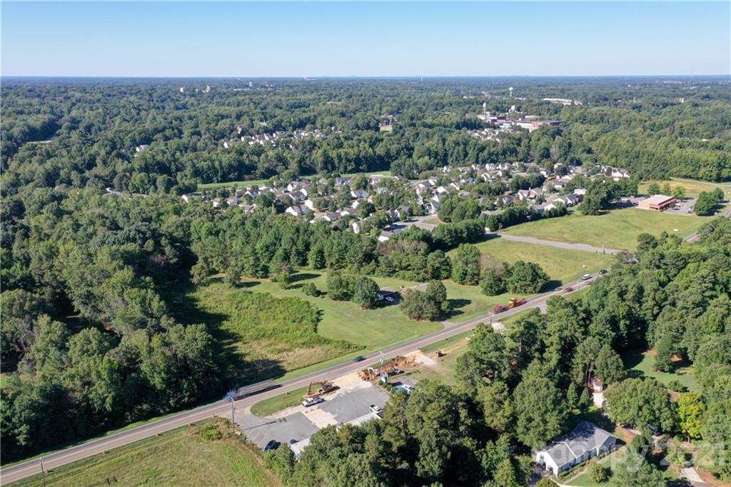844 Oakridge Farm Highway - Photo 1