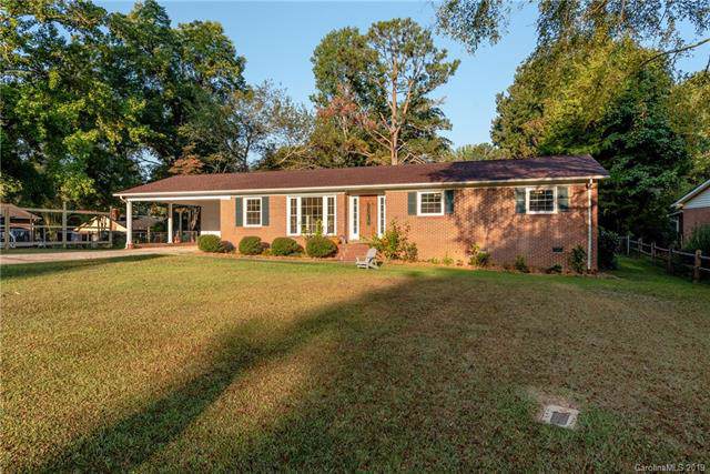 801 Lakeside Circle - Photo 1