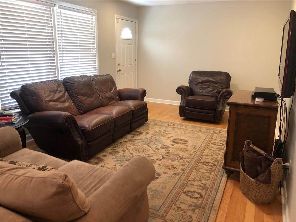 912 Greenwood Place - Photo 1
