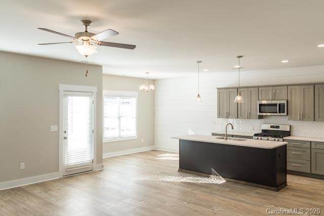 208 Dakota Street - Photo 1