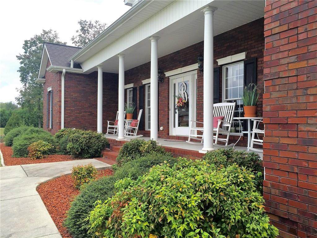 183 Roberts Drive - Photo 1