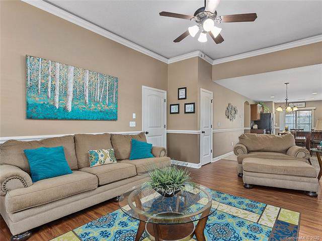 196 Dellwood Drive - Photo 1