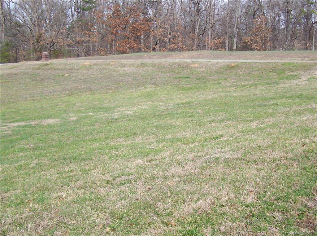 112 Oakwood Drive - Photo 1