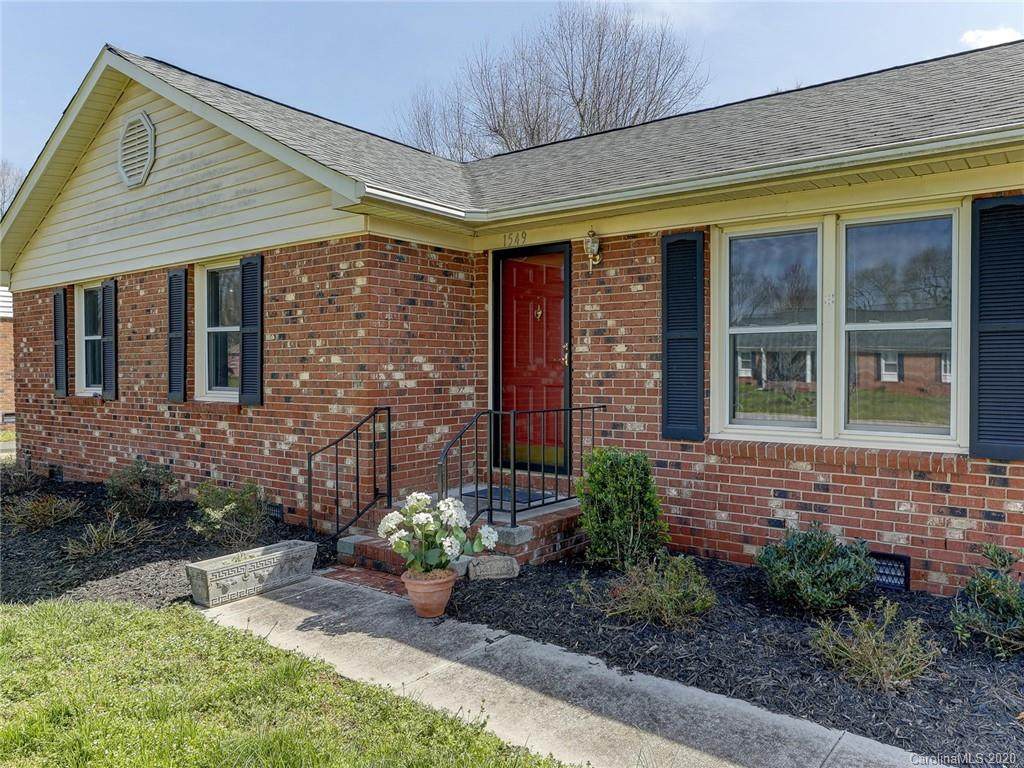 1549 Fieldcrest Circle - Photo 1