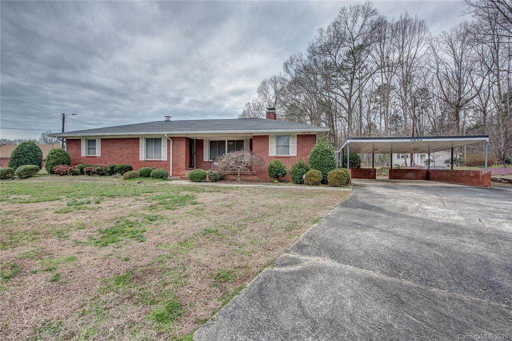4642 Chapel Grove Road - Photo 1