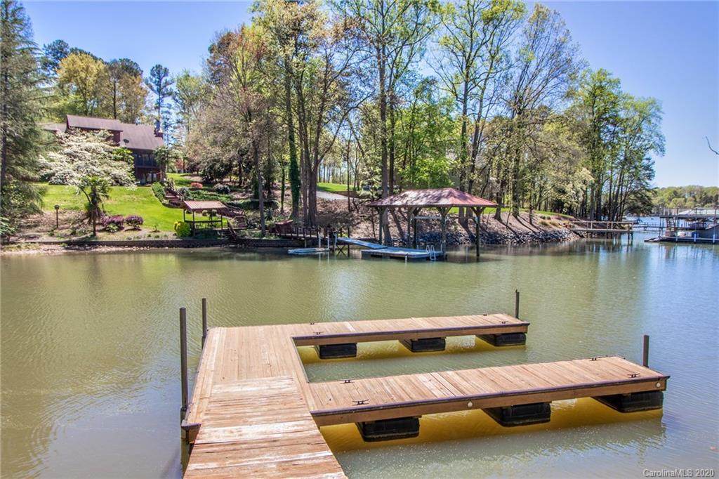 135 Holt Lane - Photo 1