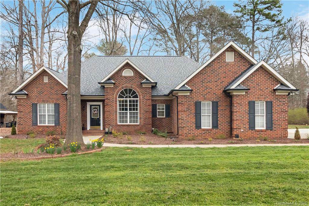 3120 Drake Lane - Photo 1