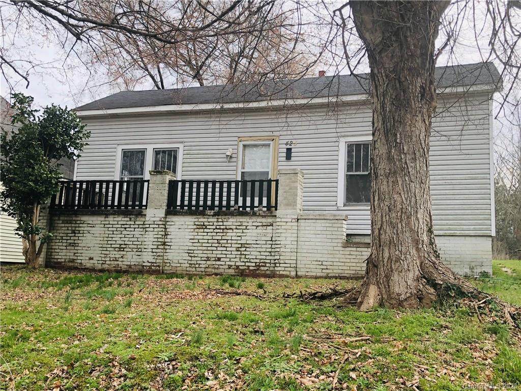 425 Salisbury Avenue - Photo 1