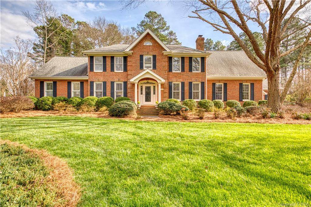 617 Greenbrook Parkway - Photo 1