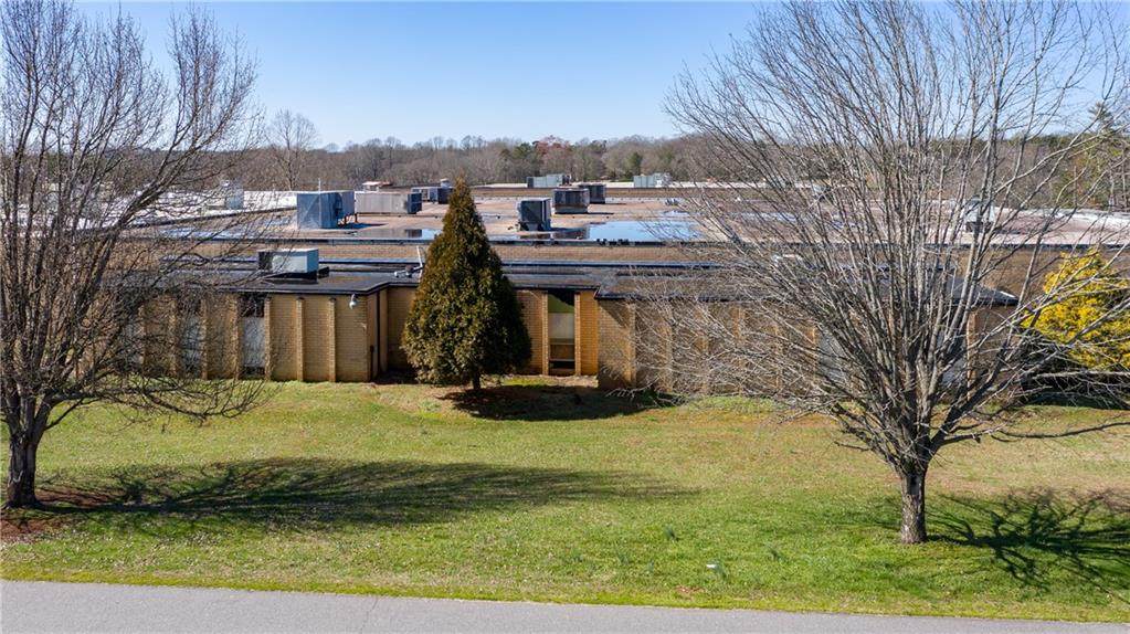 2621 Ashe Avenue - Photo 1