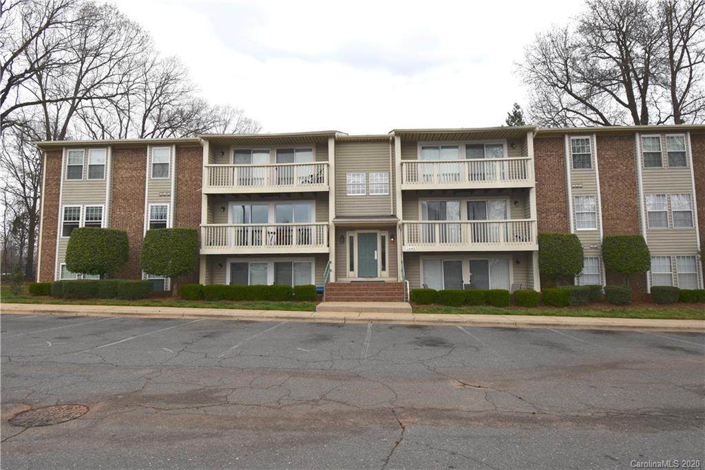 1645 Arlyn Circle - Photo 1