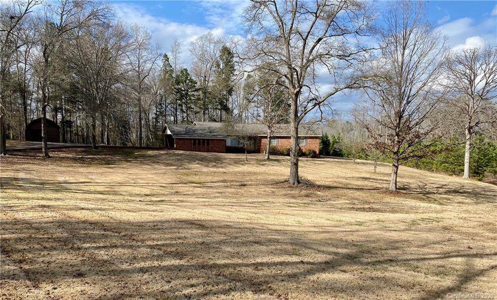 2570 Pineview Drive - Photo 1