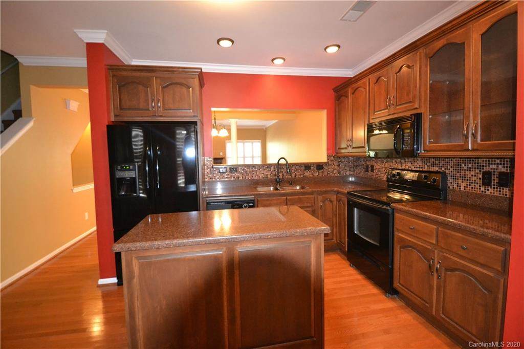 10028 Treeside Lane - Photo 1