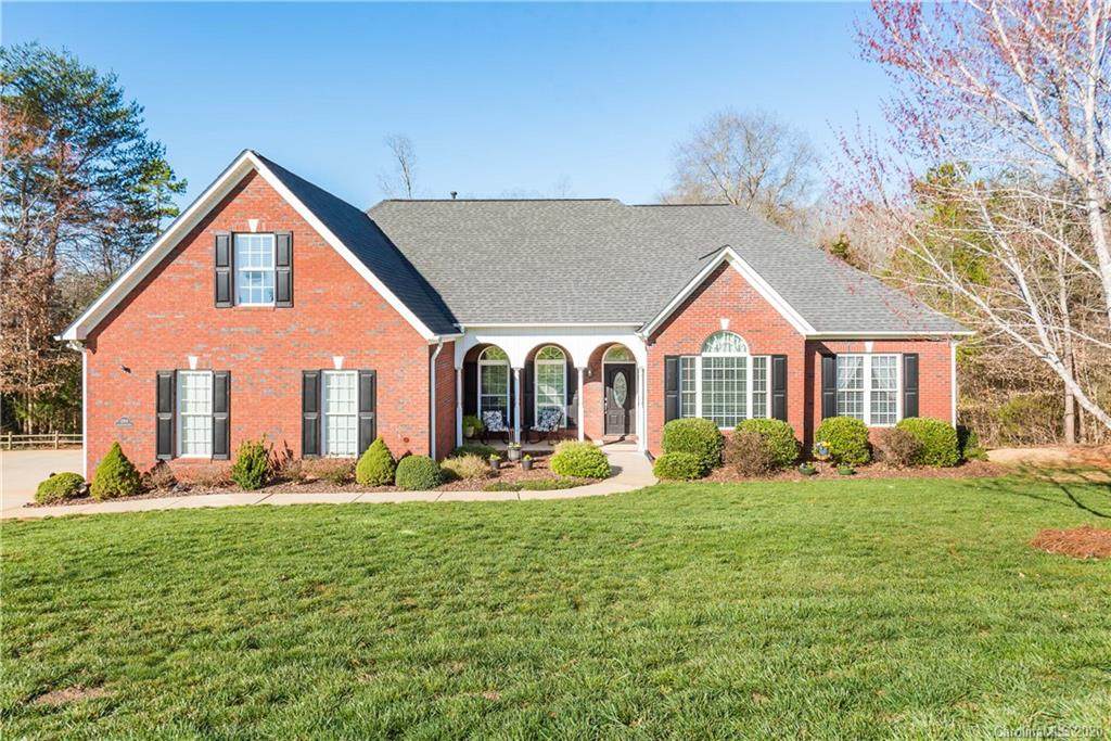 684 Briarwood Drive - Photo 1