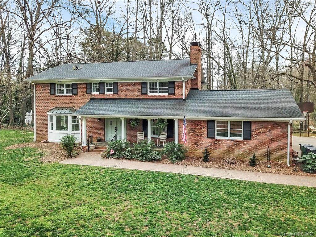 1117 Robinhood Circle - Photo 1