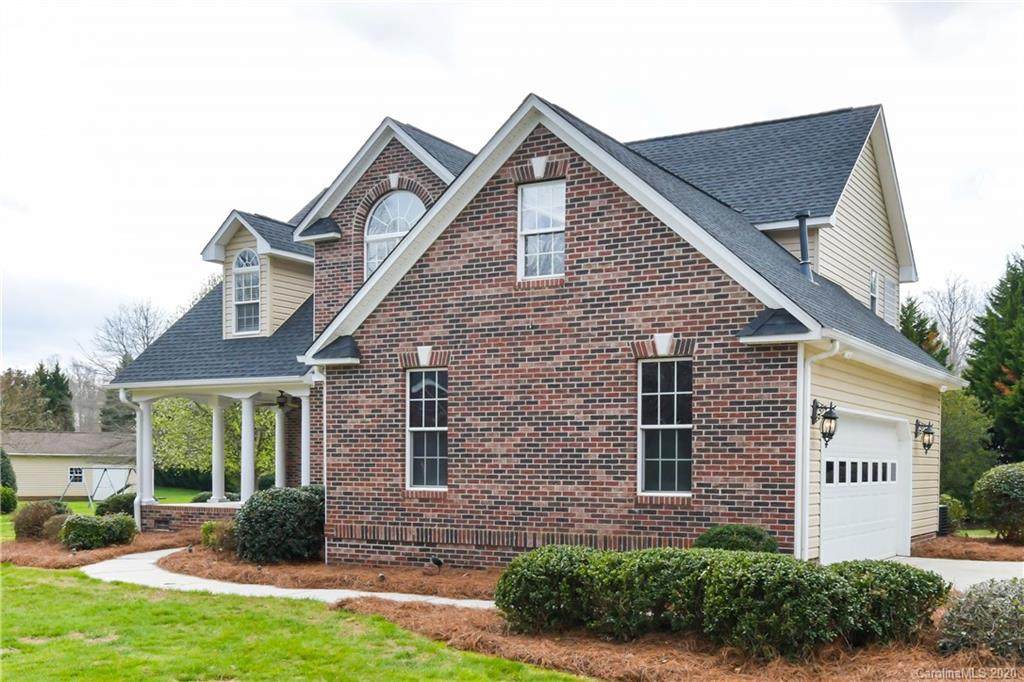 1060 Glenfield Drive - Photo 1