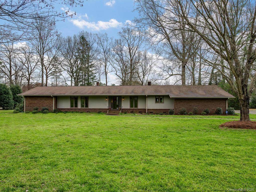 403 Fairway Drive - Photo 1