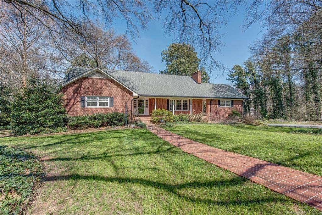 1534 Pineola Lane - Photo 1