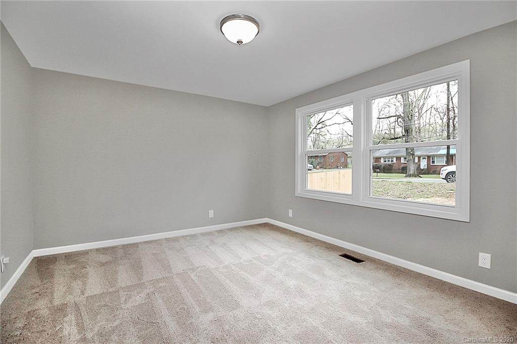 115 Stilwell Oaks Circle - Photo 1