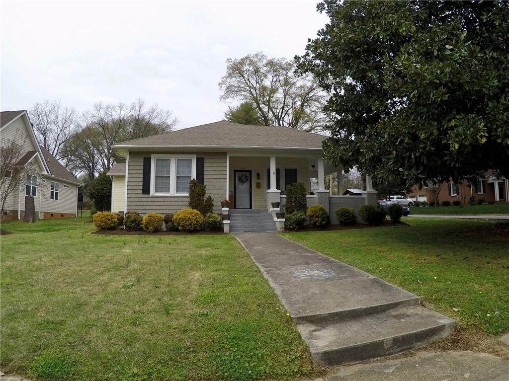 402 7th Street - Photo 1
