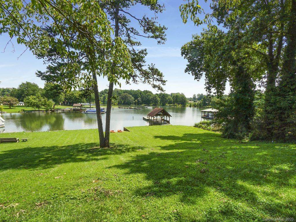 322 Queens Cove Road - Photo 1