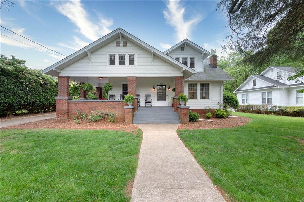 621 W 8th Street - Photo 1