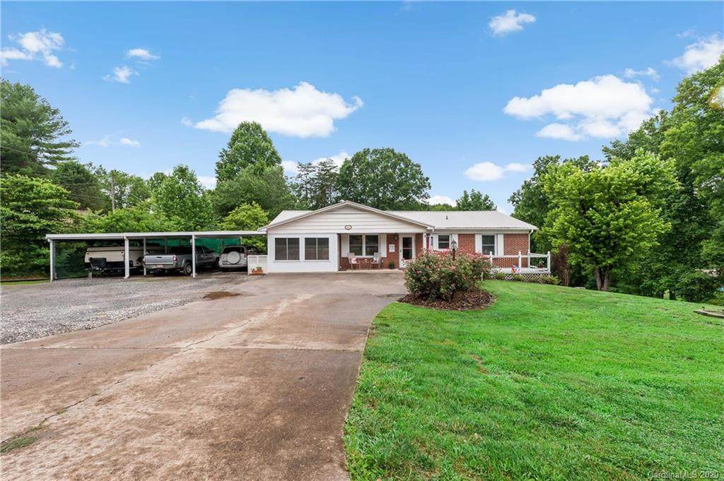 827 Veterans Drive - Photo 1
