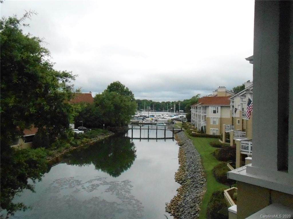 18009 Kings Point Drive - Photo 1