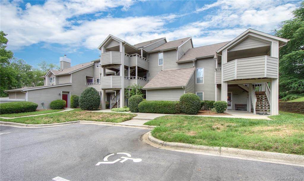 2555 Stockbridge Drive - Photo 1