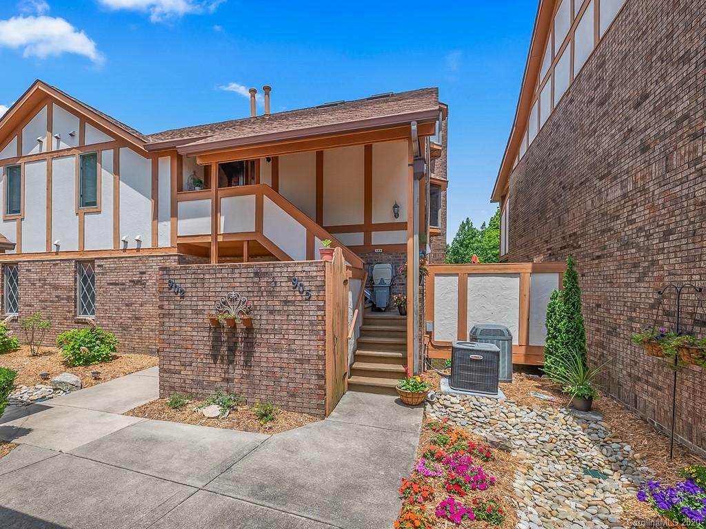 905 Fleetwood Plaza - Photo 1