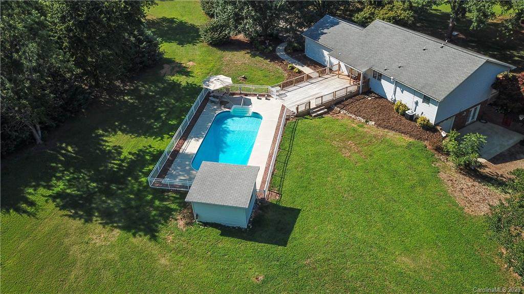 102 Meadowridge Drive - Photo 1