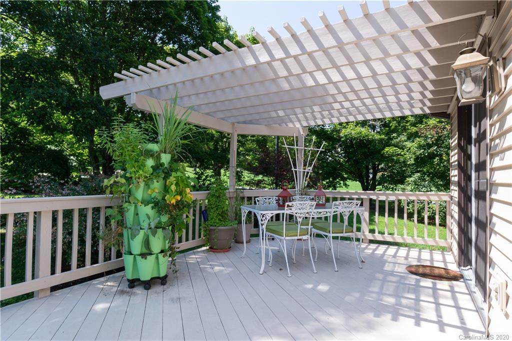328 White Pine Drive - Photo 1