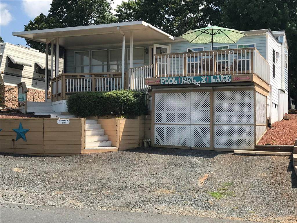 121 Club House Drive - Photo 1