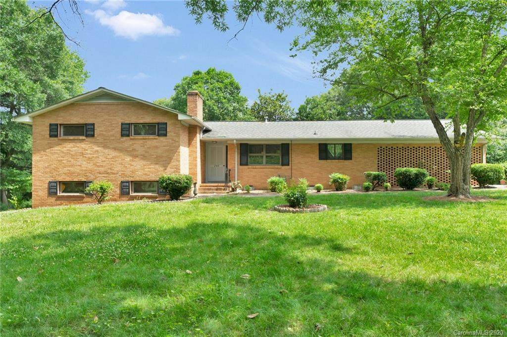 298 Enwood Drive - Photo 1