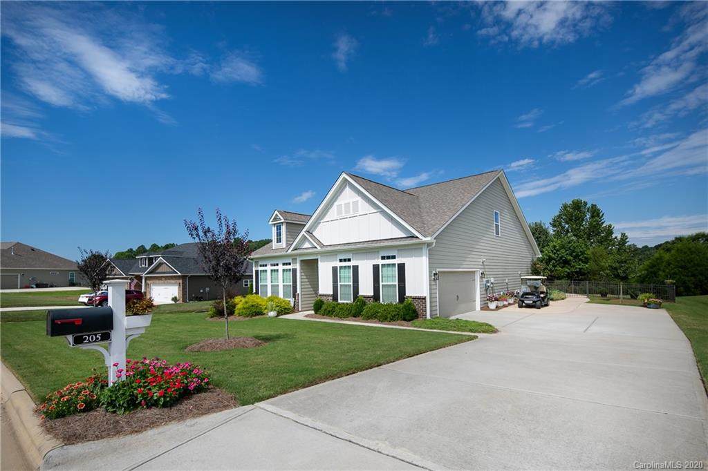 205 Hunters Hill Drive - Photo 1