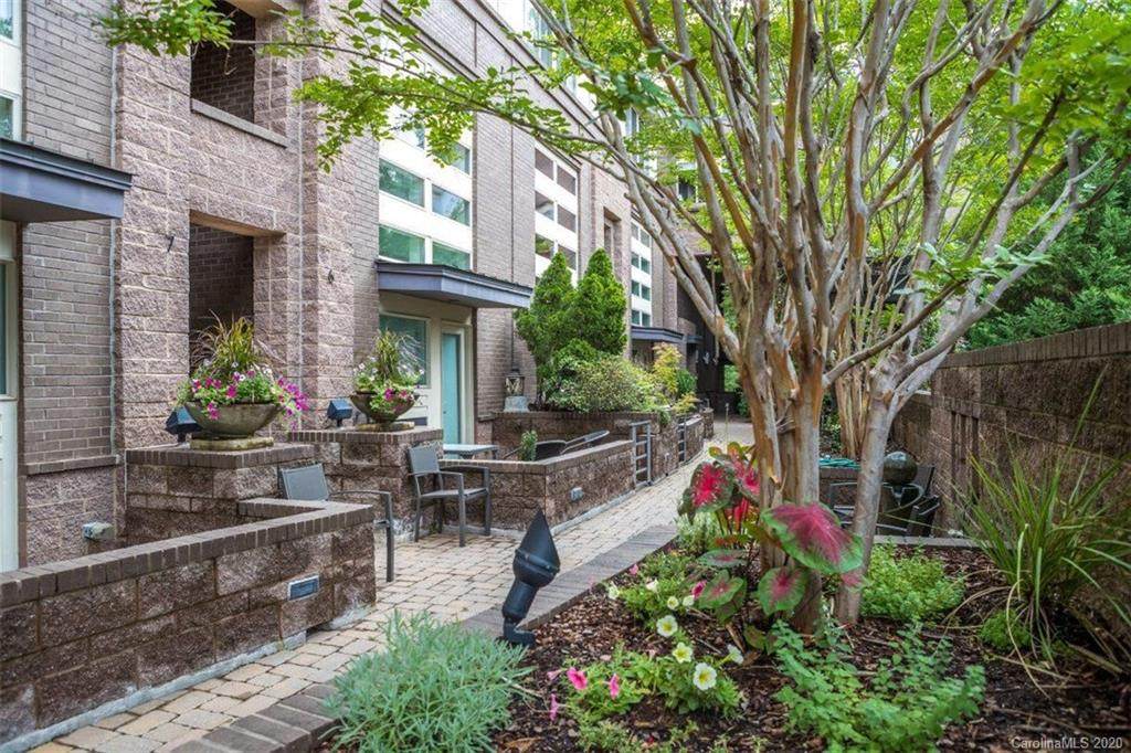 420 Queens Road - Photo 1