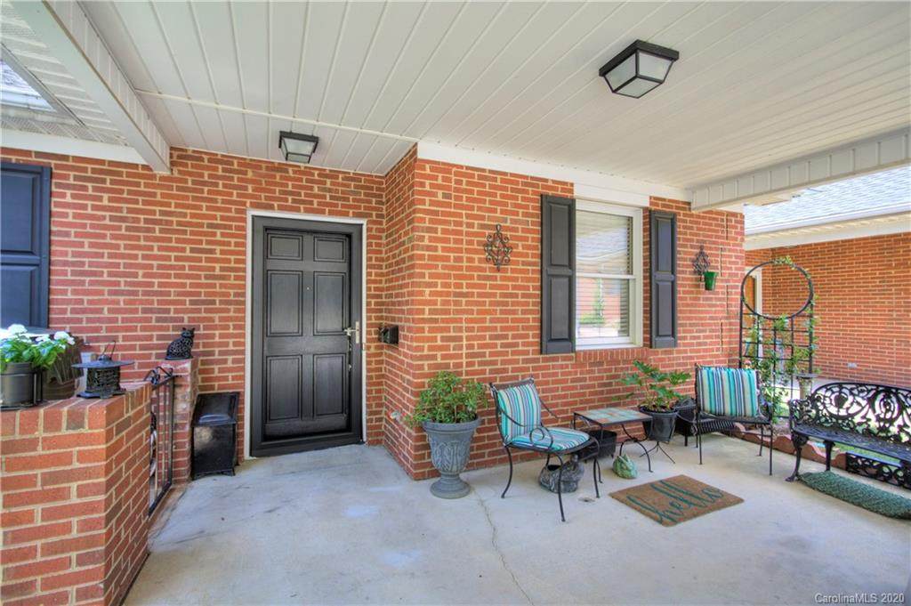 19820 Oak Leaf Circle - Photo 1